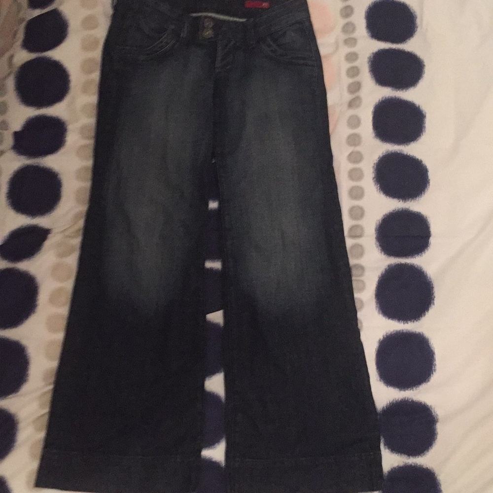 Wide leg jeans. Dark Wash. Express.